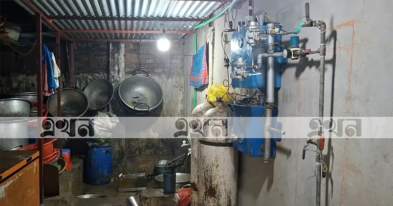 রেস্টুরেন্টে সিএনজি গ্যাসের সিলিন্ডার